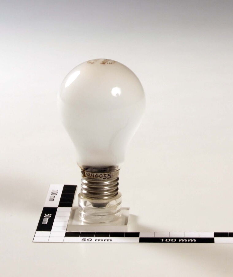 Glühlampe 220 Volt 100 Watt