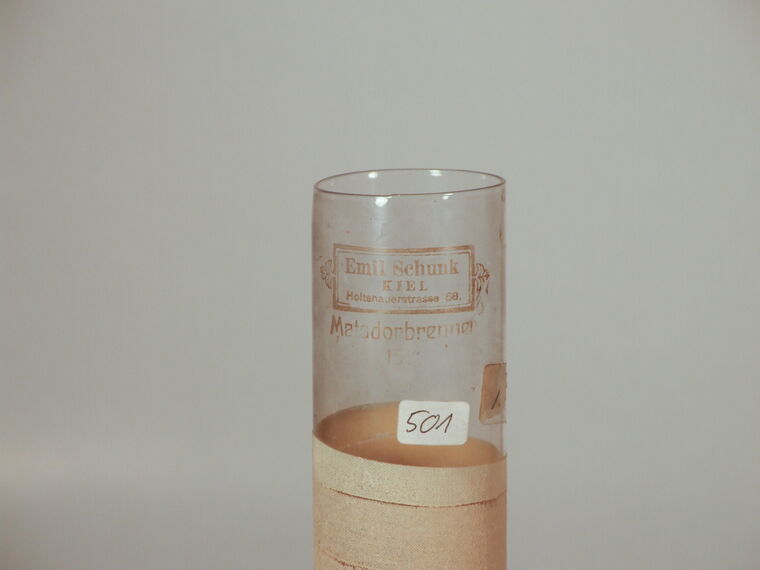 Glaslampenschirm mit Petroleumzylinder