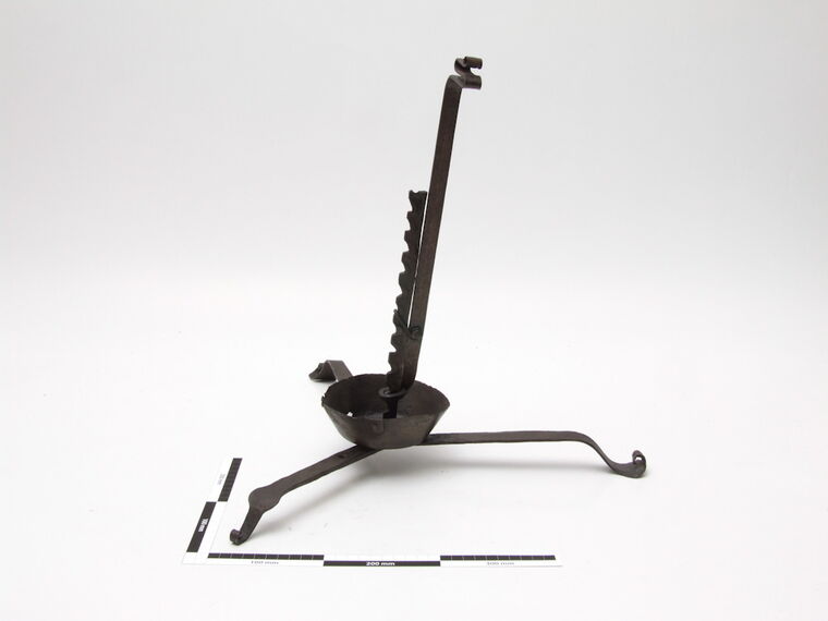 Kienspanhalter aus Metall, dreibeinig