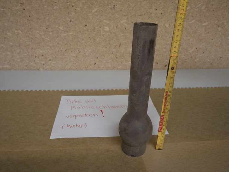 Petroleumlampenzylinder mit Schlamm der Möhnekatastrophe