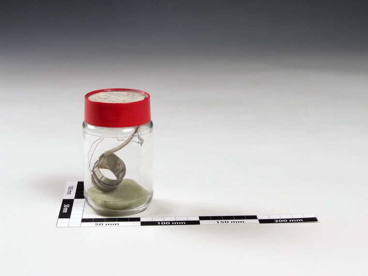 Konstantan-Draht im Glasbehälter