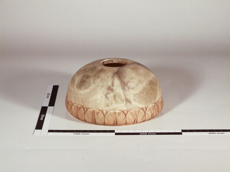 Marmorlampenschirm mit Lotusblattdekor