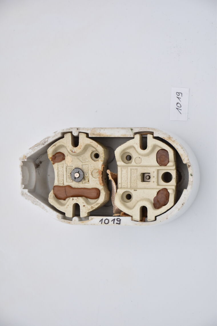 Elektroschalter aus Keramik