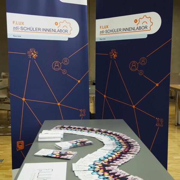 Heute und morgen sind wir beim MINT-Mach-Tag des @ ...