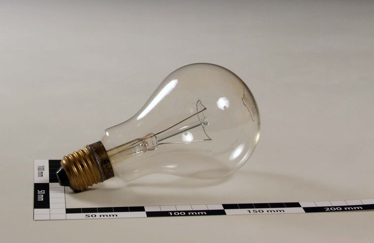Glühlampe 132W 130V