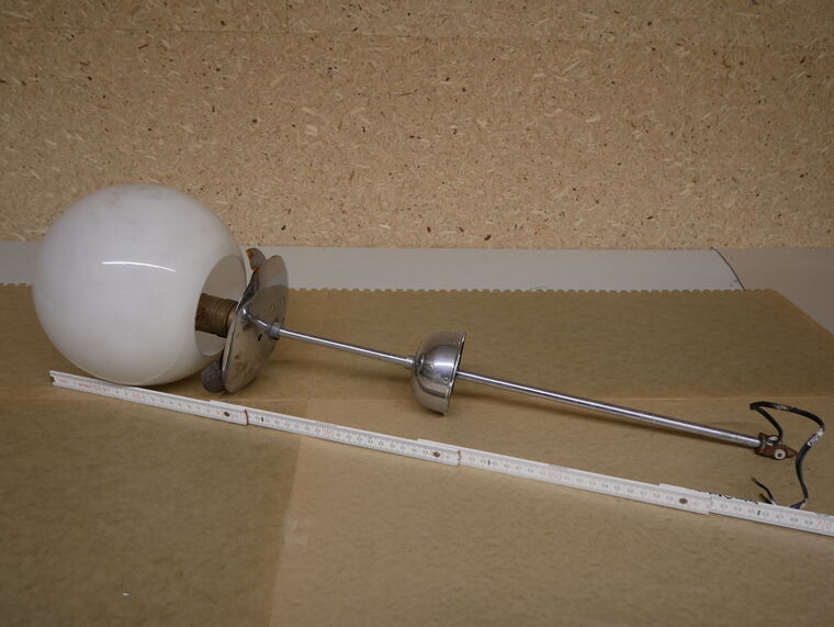 Deckenleuchte mit runder Glaskugel