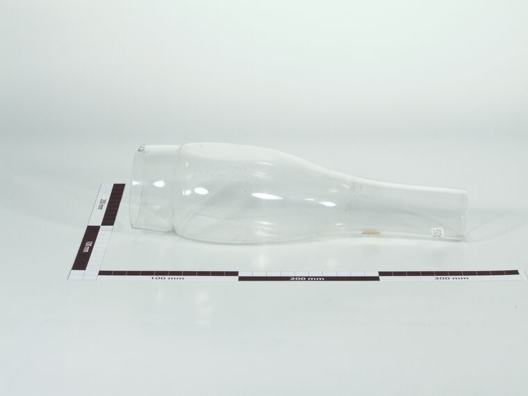 Glaslampenschirm und Petroleumzylinder