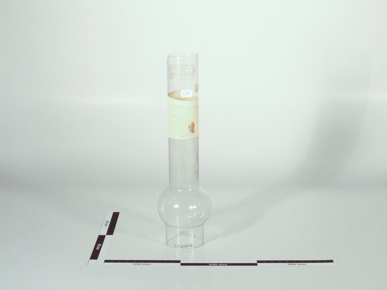 Glaslampenschirm mit Petroleumzylinder