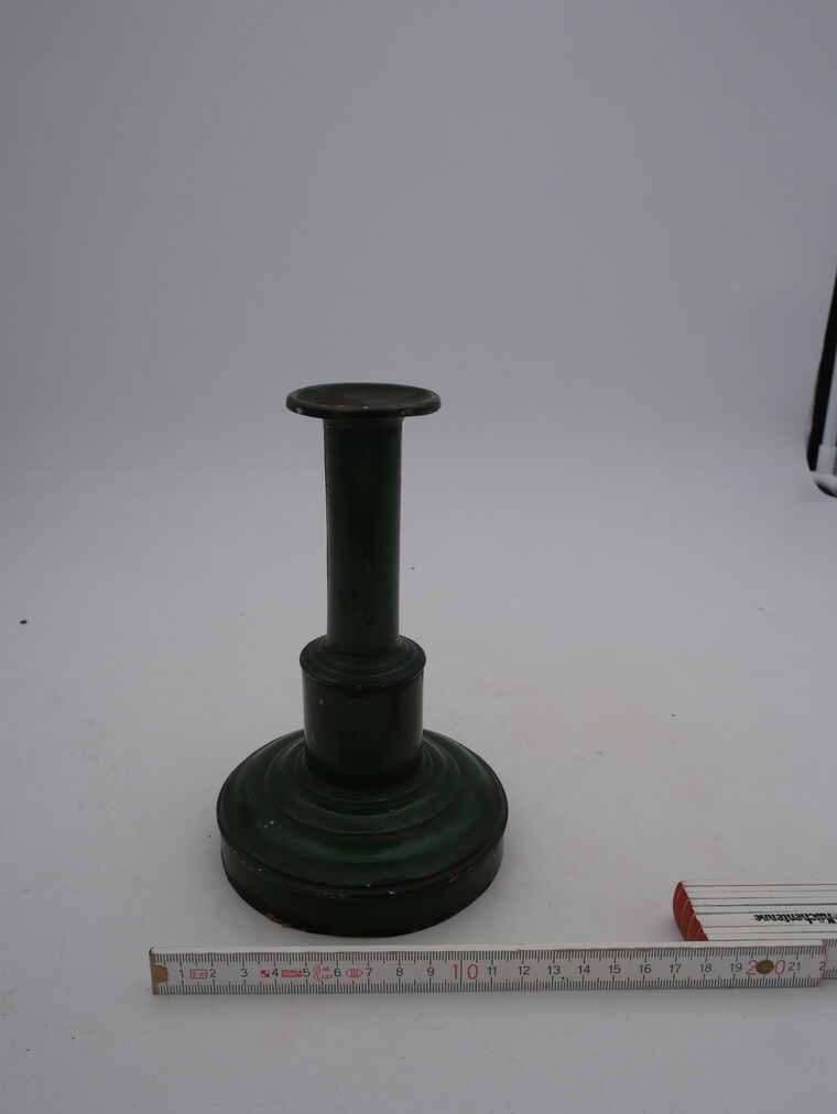Kerzenhalter mit grünem Sockel