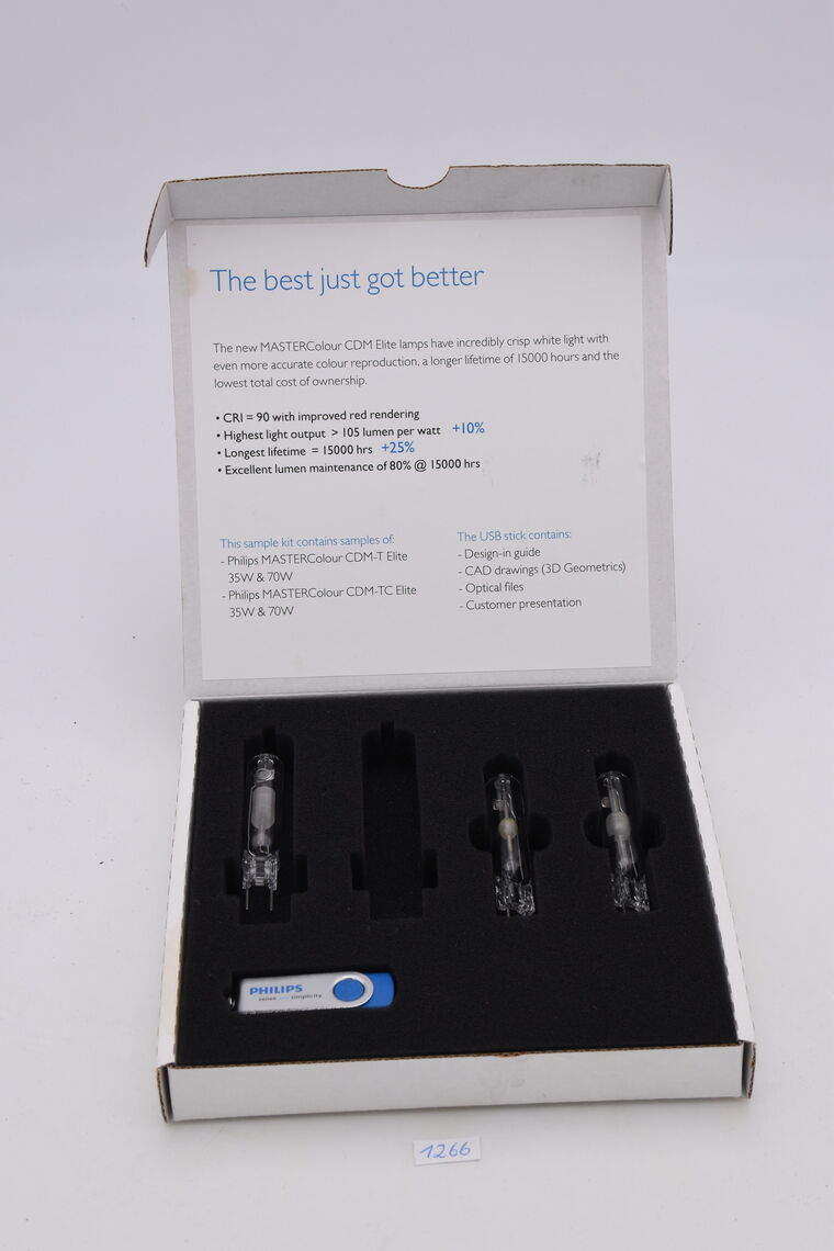 Präsentationspackung mit Halogen-Entladungslampen und USB-Stick