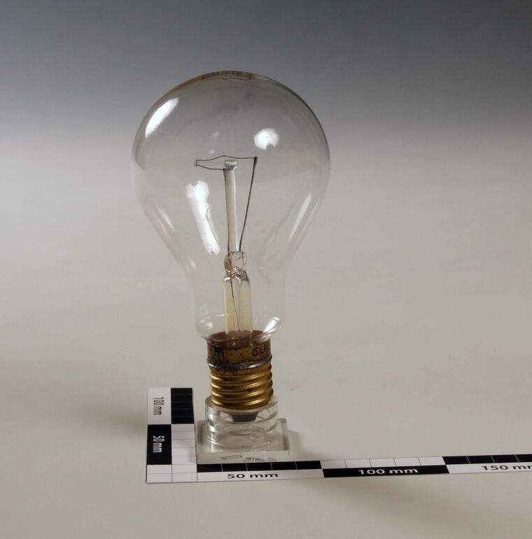 Glühlampe 132W 130V