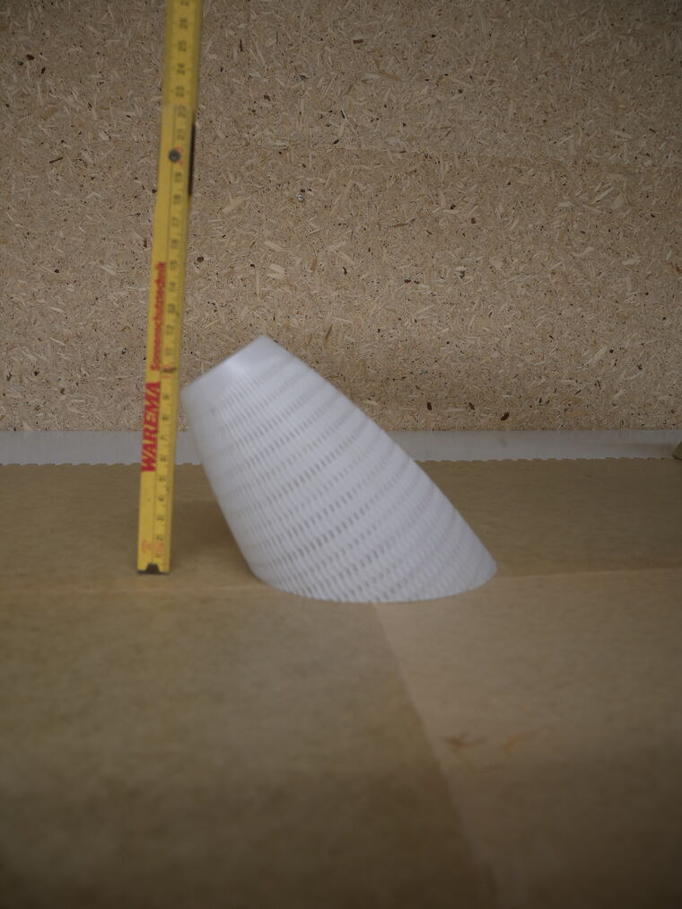 Glasschirm aus weißem Milchglas