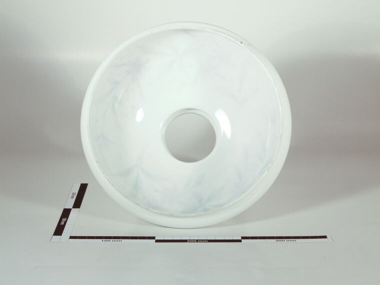 Glaslampenschirm mit Blumenmuster