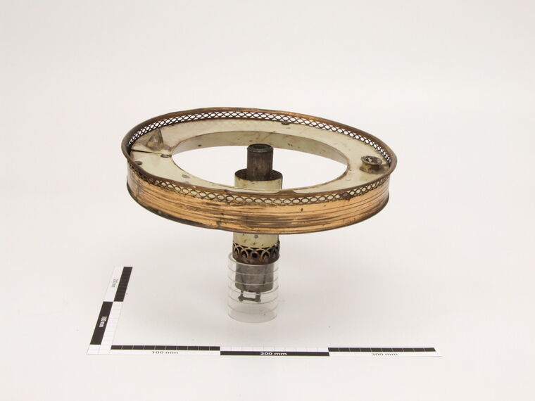 Ölbrenner mit Tank, sog. Sinumbra-Lampe