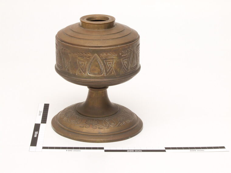 Petroleumtischlampe aus Messing