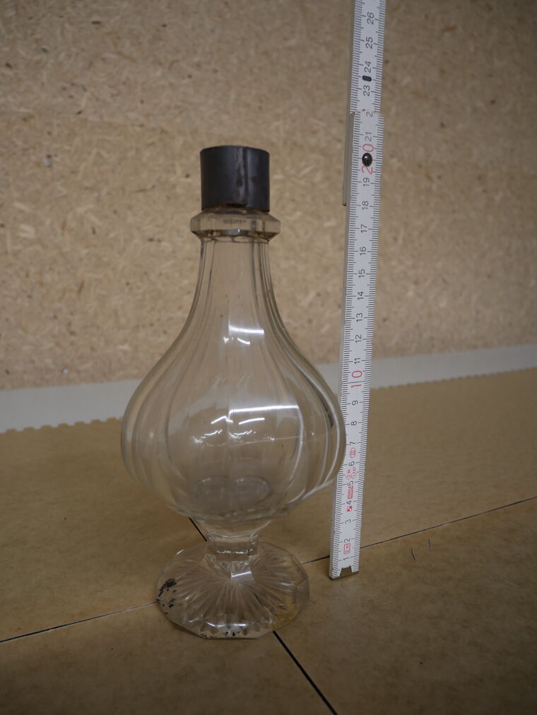 Kerzenleuchter mit geschliffenem Glasfuß