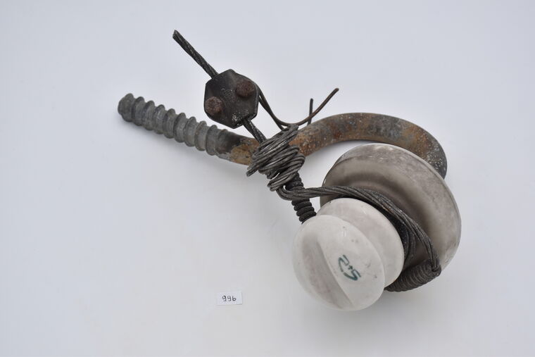 Rillentellerisolator mit Wandarm