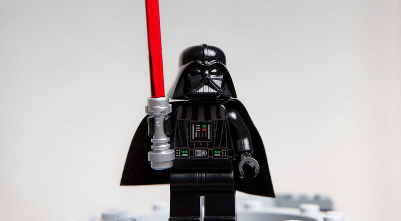 Figur mit Laserschwert