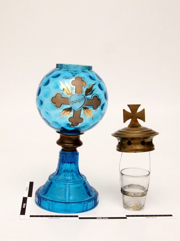 Grablicht aus blauem Glas mit Messinghalterung