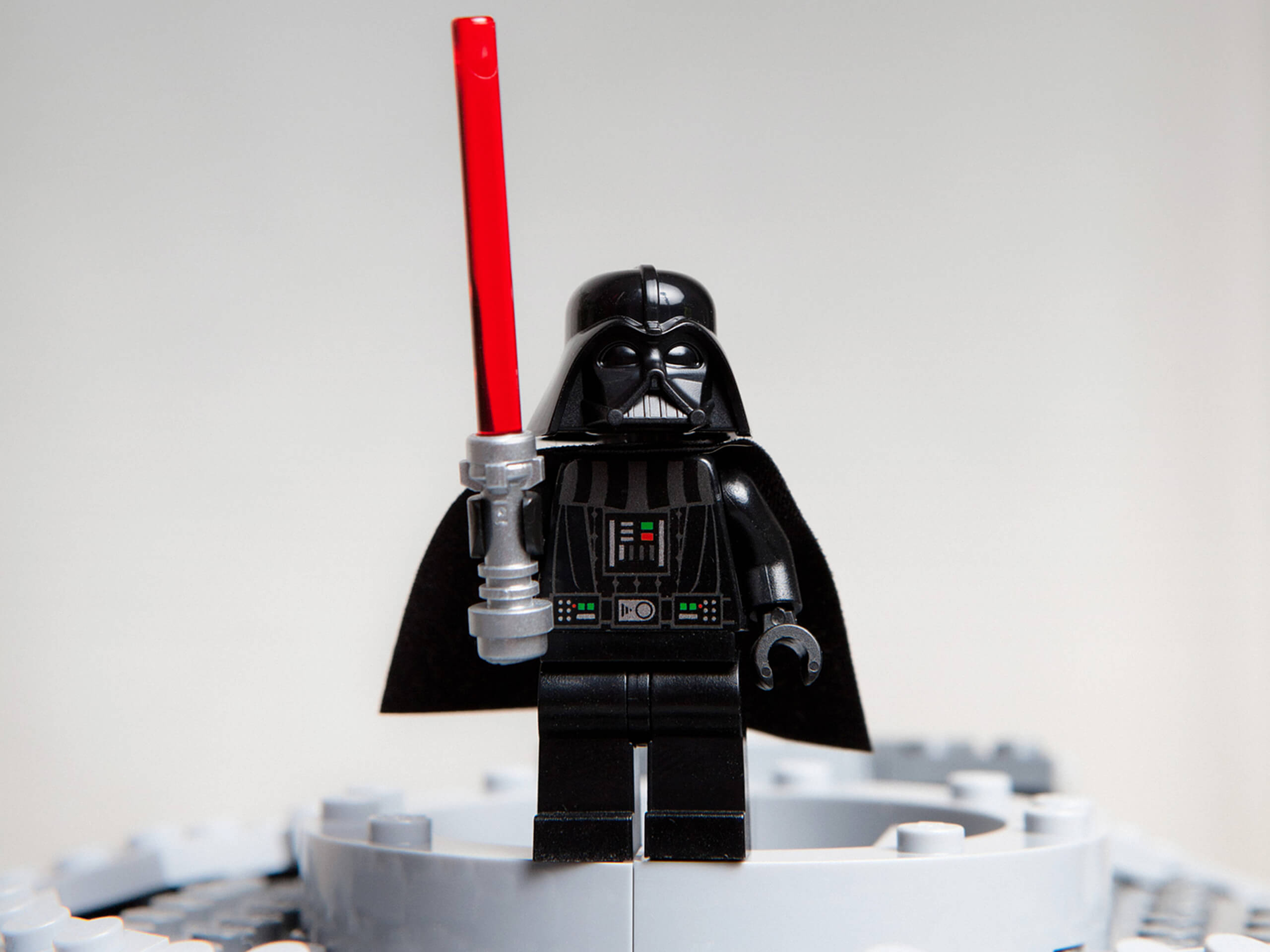 Figur mit Laserschwert