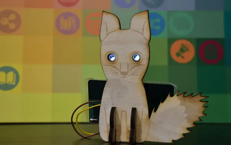 Sperrholzfuchs mit LED-Augen